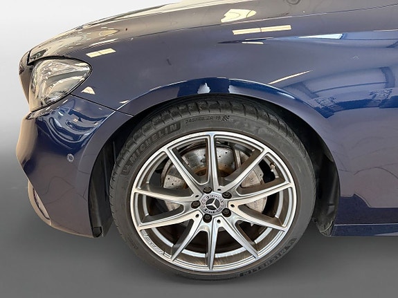 Mercedes-Benz E220 15 of 17