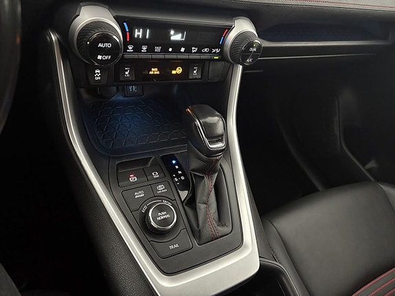 Toyota RAV4 16 of 24