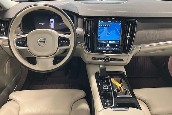 Volvo V90 13 of 30