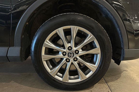 Toyota RAV4 7 of 25