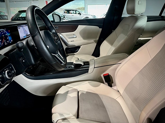 Mercedes-Benz CLA200 8 of 17