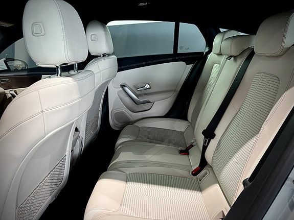 Mercedes-Benz CLA200 4 of 17