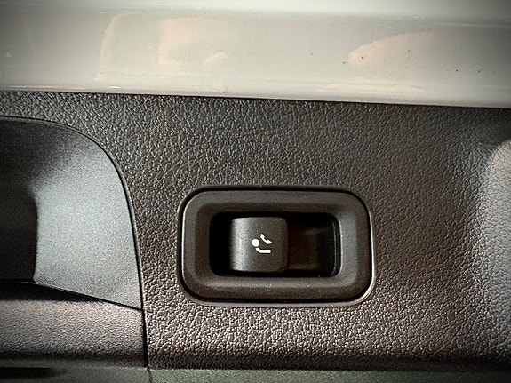 Mercedes-Benz CLA200 5 of 17