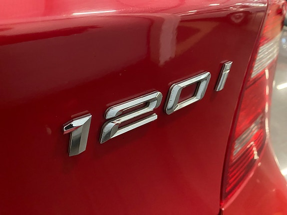 BMW 120i 16 of 20