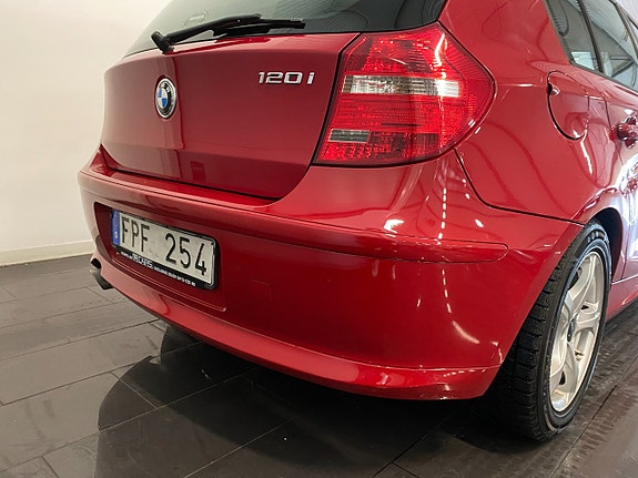 BMW 120i 7 of 20
