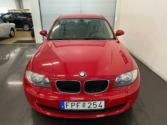 BMW 120i 4 of 20