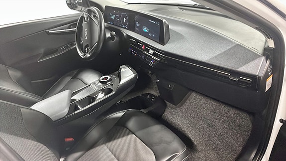 Kia EV6 3 of 12