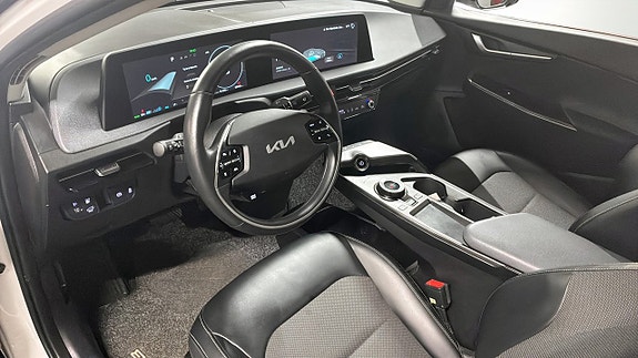 Kia EV6 4 of 12