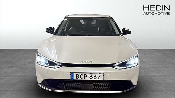Kia EV6 8 of 12