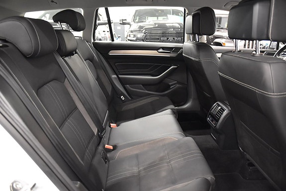 Volkswagen Passat Alltrack 13 of 21