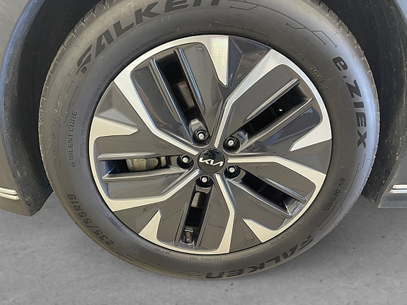 Kia EV6 8 of 26