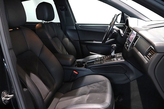 Porsche Macan 14 of 14