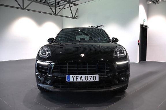 Porsche Macan 3 of 14