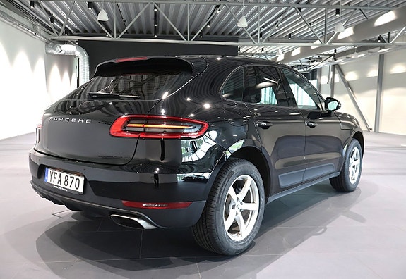 Porsche Macan 7 of 14