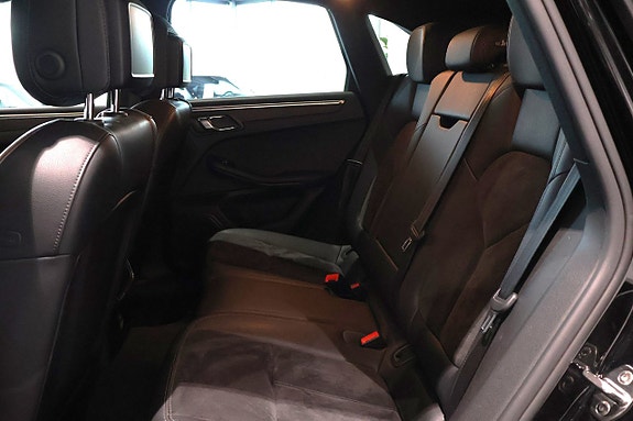 Porsche Macan 13 of 14