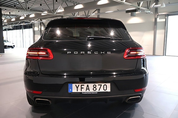 Porsche Macan 8 of 14