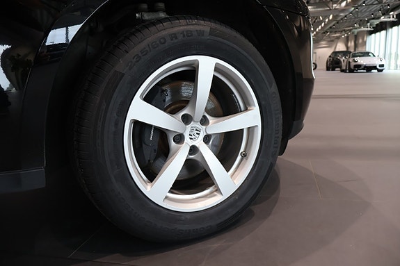 Porsche Macan 6 of 14