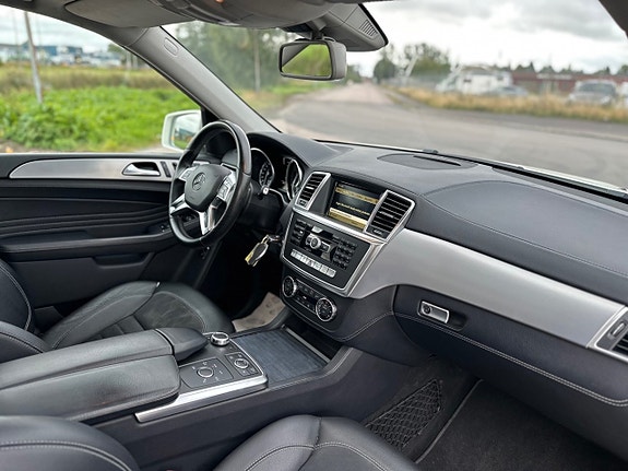 Mercedes-Benz ML350 22 of 29