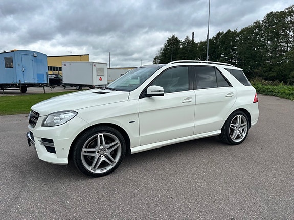 Mercedes-Benz ML350 8 of 29