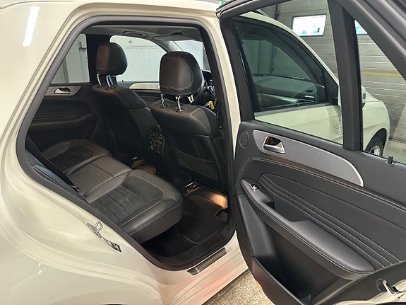 Mercedes-Benz ML350 28 of 29
