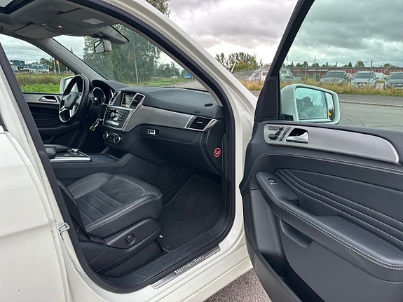 Mercedes-Benz ML350 19 of 29