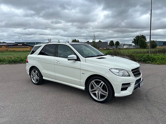Mercedes-Benz ML350 3 of 29
