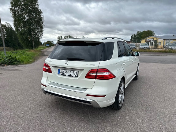 Mercedes-Benz ML350 5 of 29