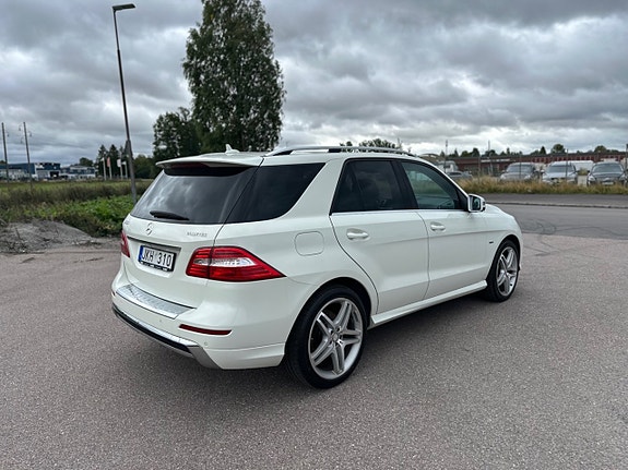 Mercedes-Benz ML350 4 of 29