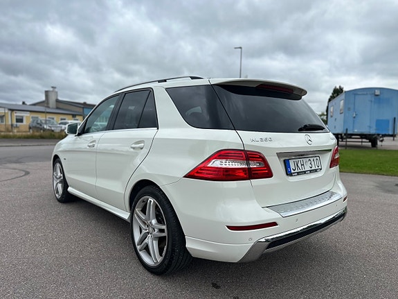 Mercedes-Benz ML350 11 of 29