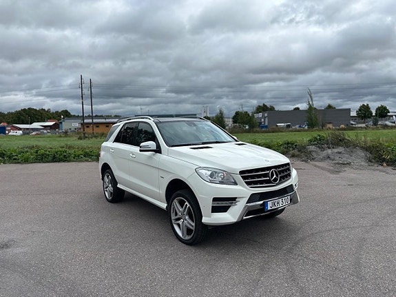Mercedes-Benz ML350 2 of 29