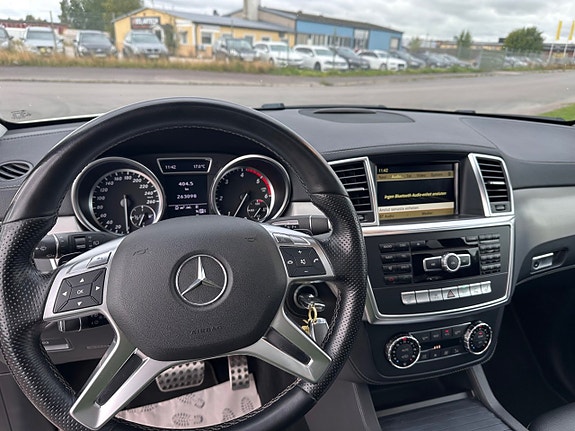 Mercedes-Benz ML350 17 of 29