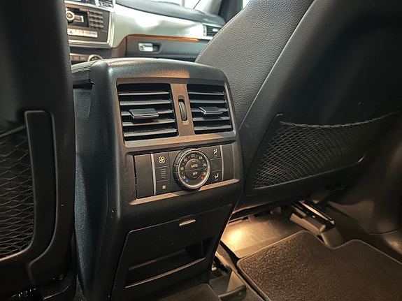Mercedes-Benz ML350 25 of 29