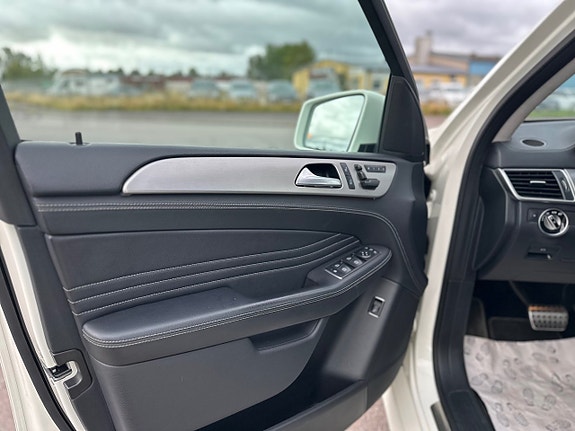 Mercedes-Benz ML350 13 of 29