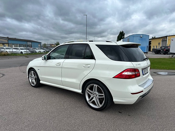 Mercedes-Benz ML350 7 of 29