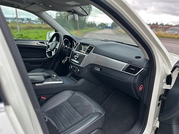 Mercedes-Benz ML350 21 of 29