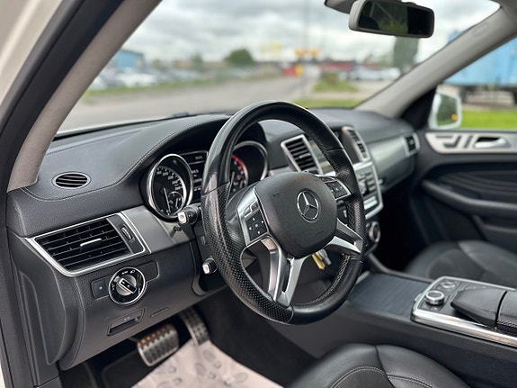 Mercedes-Benz ML350 15 of 29