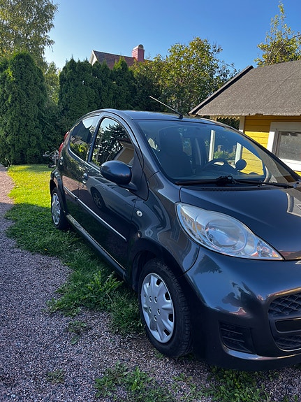 Peugeot 107 2 of 2