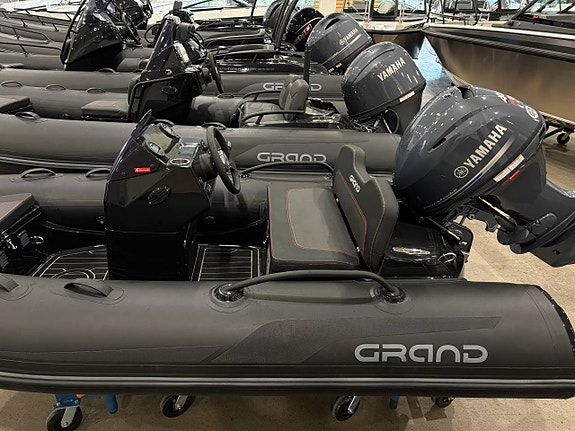 Grand 340 Black Edition Ink. Yamaha F40 2026 3 of 5