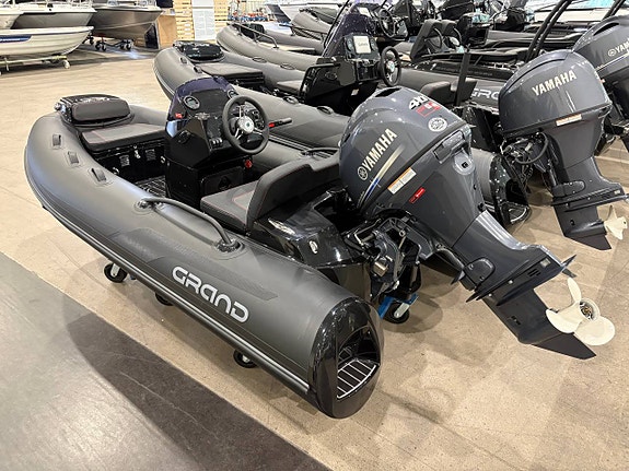 Grand 340 Black Edition Ink. Yamaha F40 2026 2 of 5