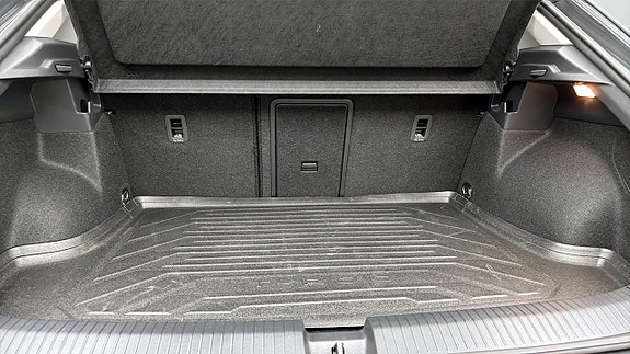 Volkswagen T-Roc 12 of 12