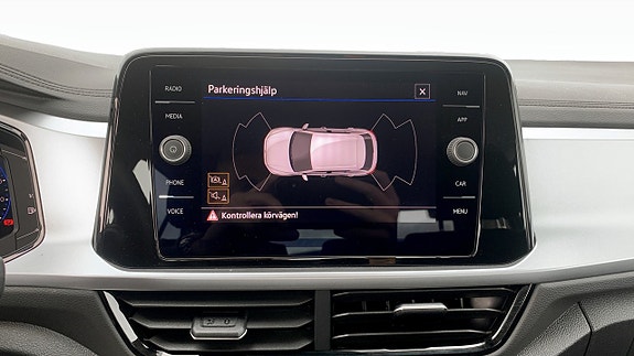 Volkswagen T-Roc 9 of 14