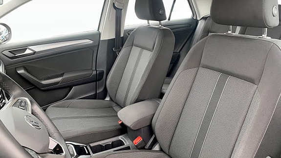 Volkswagen T-Roc 8 of 14