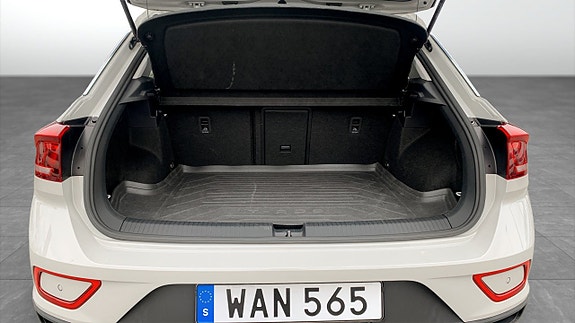 Volkswagen T-Roc 12 of 14