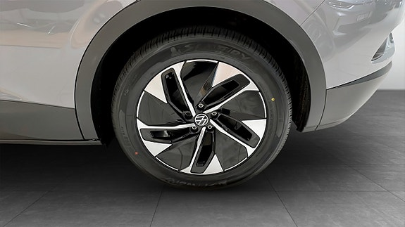 Volkswagen ID.4 6 of 12