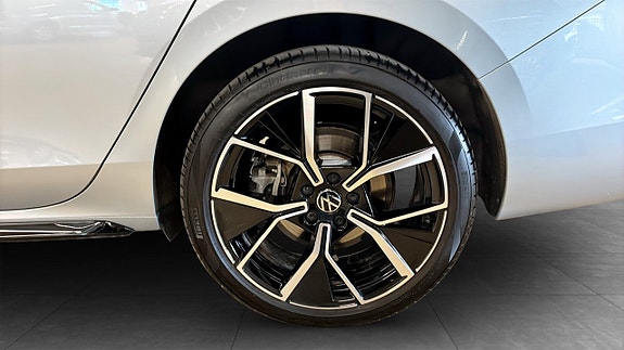 Volkswagen Passat 6 of 16