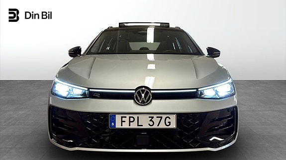 Volkswagen Passat 4 of 16