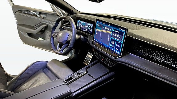 Volkswagen Passat 12 of 16