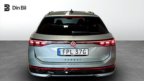 Volkswagen Passat 5 of 16