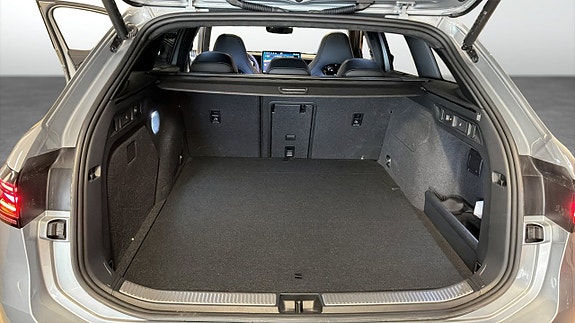 Volkswagen Passat 14 of 16