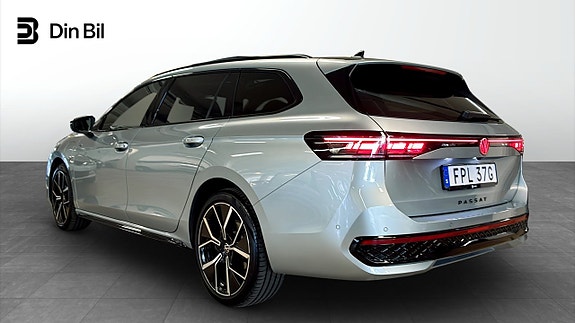 Volkswagen Passat 3 of 16